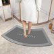 thumbnail image 1 of Alfombrilla de ducha de esquina, alfombrilla de baño curvada de diatomita superabsorbente, alfombrilla de baño de esquina antideslizante con forma de abanico para salida de ducha, gris, 45 x 100 cm, 1 of 5