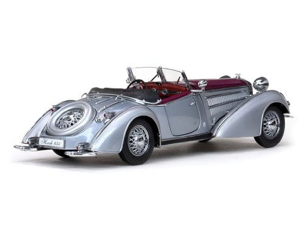 1939 Horch 855 Roadster Silver / Dark Red 1/18 by Sunstar 2402