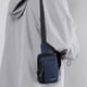 thumbnail image 4 of Bandolera de hombre - Bolso de hombro de nylon para viajes y uso casual, bolsa de pecho de gran capacidad, negro/caqui/gris/azul, 19x13x7 cm, 4 of 6