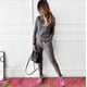 thumbnail image 2 of Conjunto de suéter y pantalones casuales de moda de color sólido con cuello alto para mujer, 2 of 6