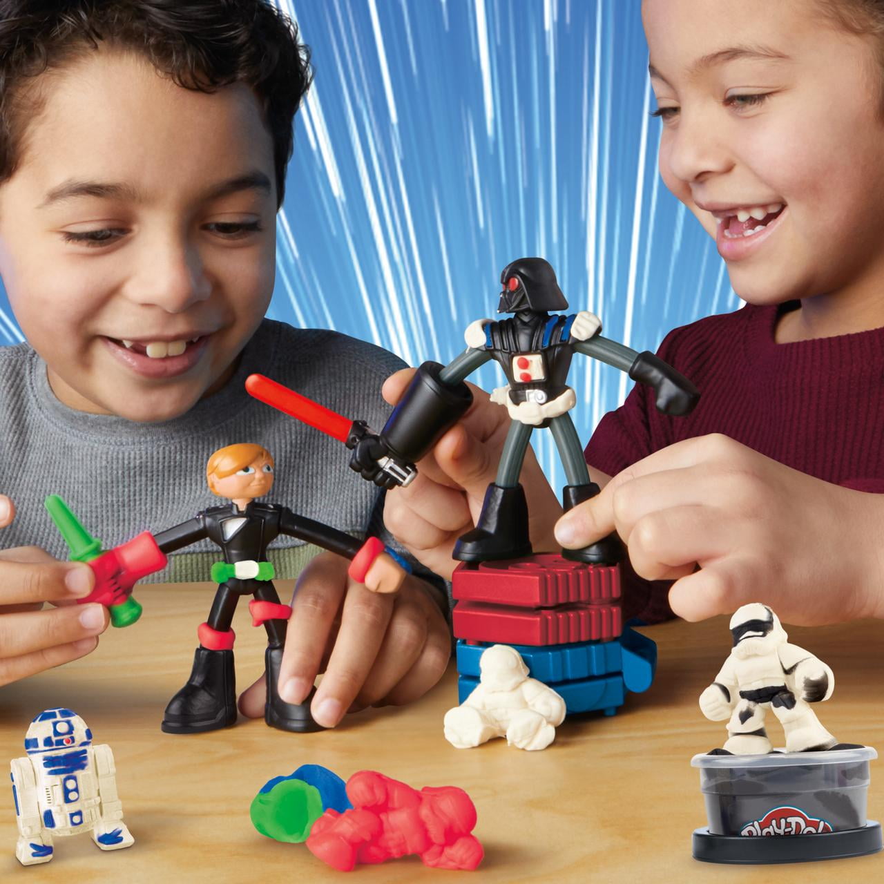 Play-Doh Star Wars Moulage sabre laser, coffret de pâte à modeler avec 2 figurines de 10 cm