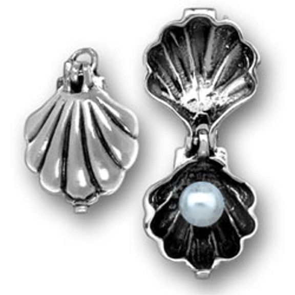 Sterling Silver 7" 4.5mm Charm Bracelet With Attached 3D Opening Clam Shell With Simulated Pearl Charm