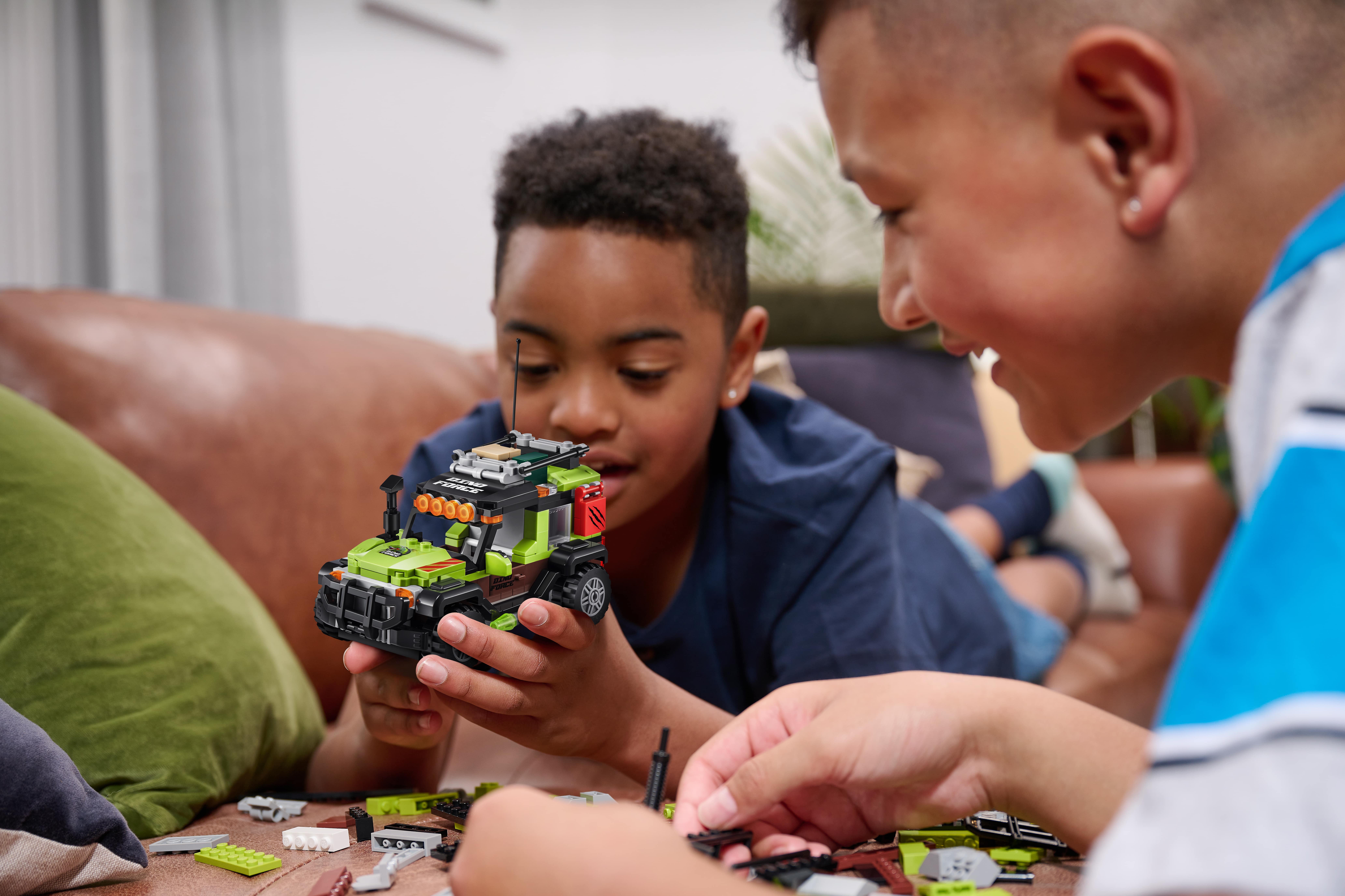 Max Build More Dino Escape 238-Piece Building Set photo 6