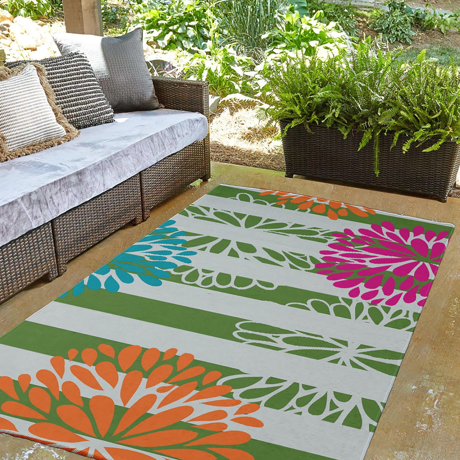 Simply Daisy 3' x 5' Green Flower Bursts Spring Chenille Indoor/Outdoor Rug