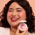 thumbnail image 4 of Colorete en polvo Rare Beauty de Selena Gomez Soft Pinch Happy, 4 of 9