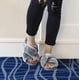 thumbnail image 5 of Pantuflas de piel para mujer, chanclas con punta abierta, cómodas, con espuma viscoelástica, suaves, planas, antideslizantes, para spa, interior y exterior, 5 of 6