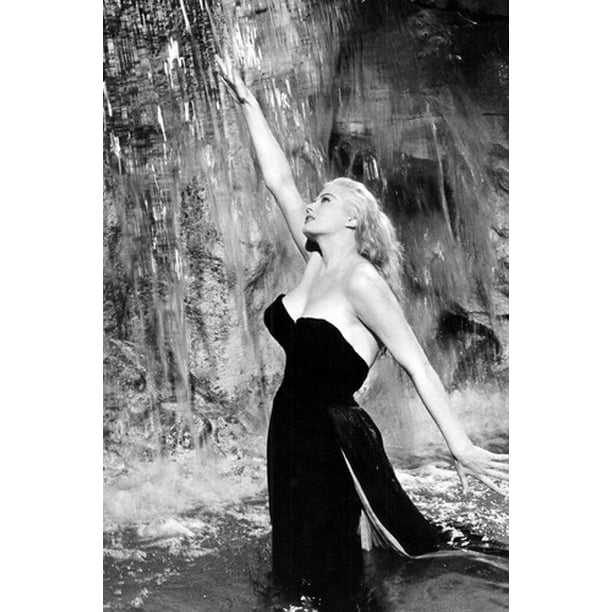 Anita Ekberg in La dolce vita 24x36 Poster Trevi Fountain classic ...