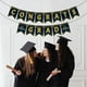 thumbnail image 1 of Decoración de serpentinas de graduación | Banner de cartulina blanca con diseño de birretes de felicitación | Colores clásicos: blanco y negro | Decoración duradera para fiestas, ceremonias de, 1 of 6
