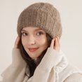 thumbnail image 4 of Gorro de lana de invierno cálido de poliéster de punto suave para mujer, 4 of 5