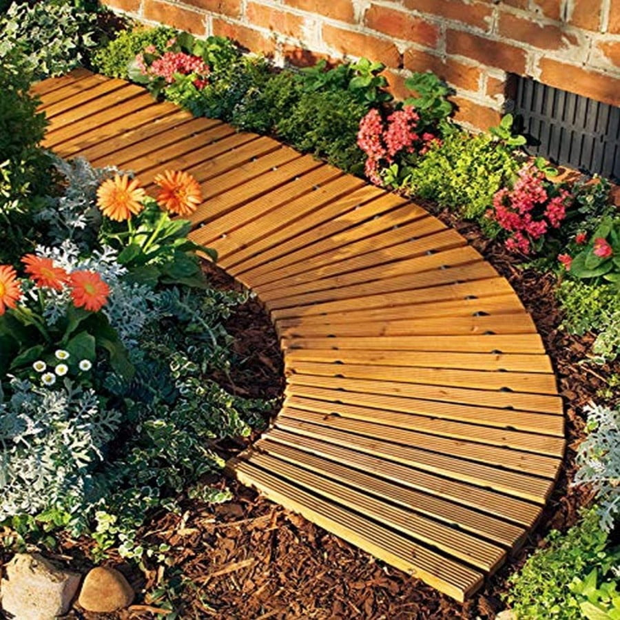Image of Curved mulch pathway