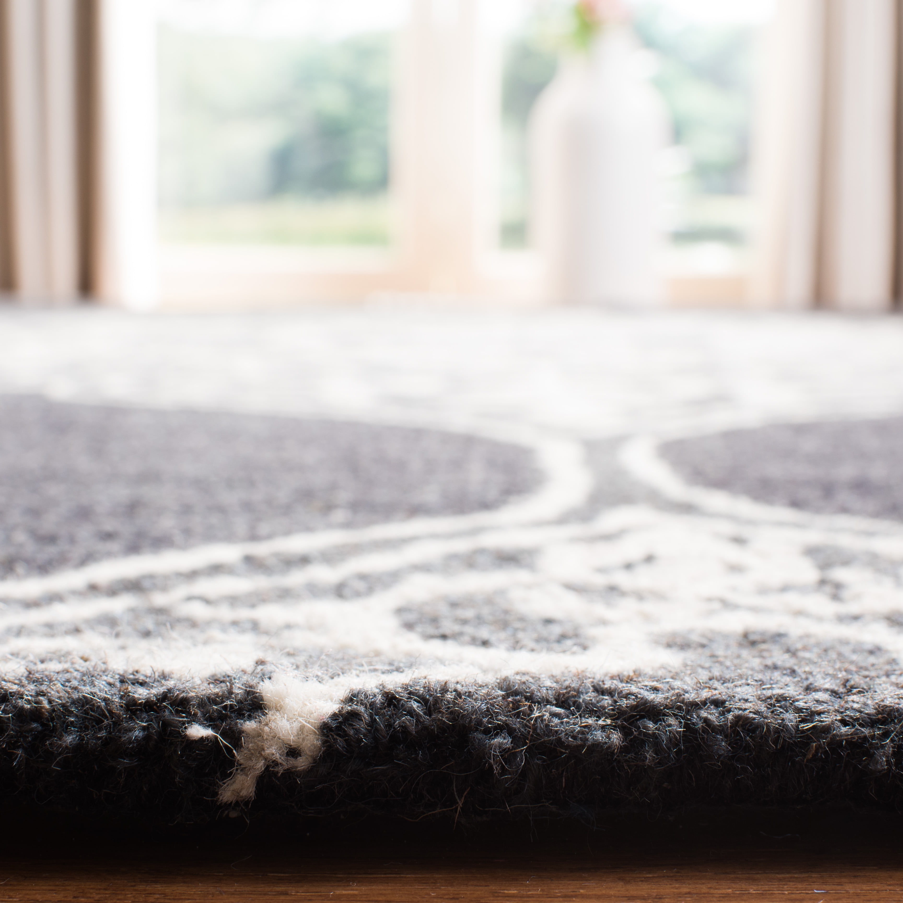 SAFAVIEH Micro-Loop Mira Geometric Wool Area Rug, Charcoal, 4' x 6'