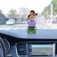 thumbnail image 3 of Muñeca hawaiana con cabeza temblorosa que funciona con energía solar para decoración de coche, 3 of 3