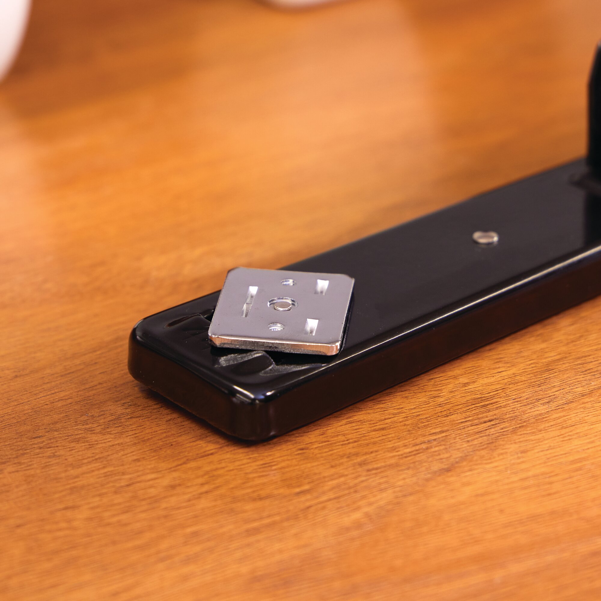 Swingline Commercial Desk Stapler, Black, 20-Sheet Capacity photo 4