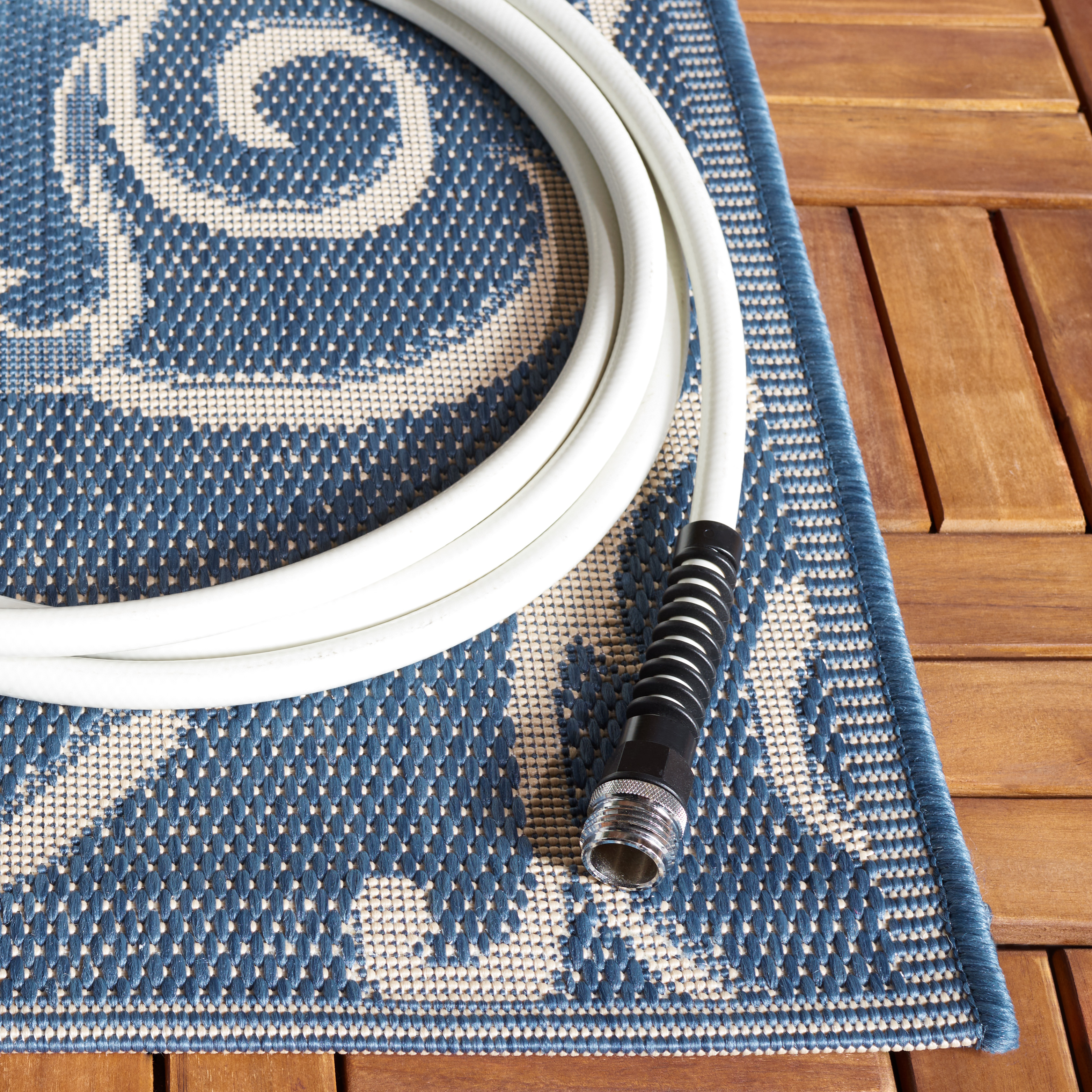 Safavieh Courtyard Daniel Oriental Indoor/Outdoor Area Rug, Blue/Natural, 2' x 3'7"