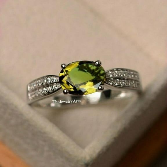 Vintage Oval Cut Color-Changing Sultanite Gemstone Ring Sterling Silver Unique Colour-Shifting Gemstone Ring Timeless Design for Collectors and Handcrafted Jewelry Silver 3