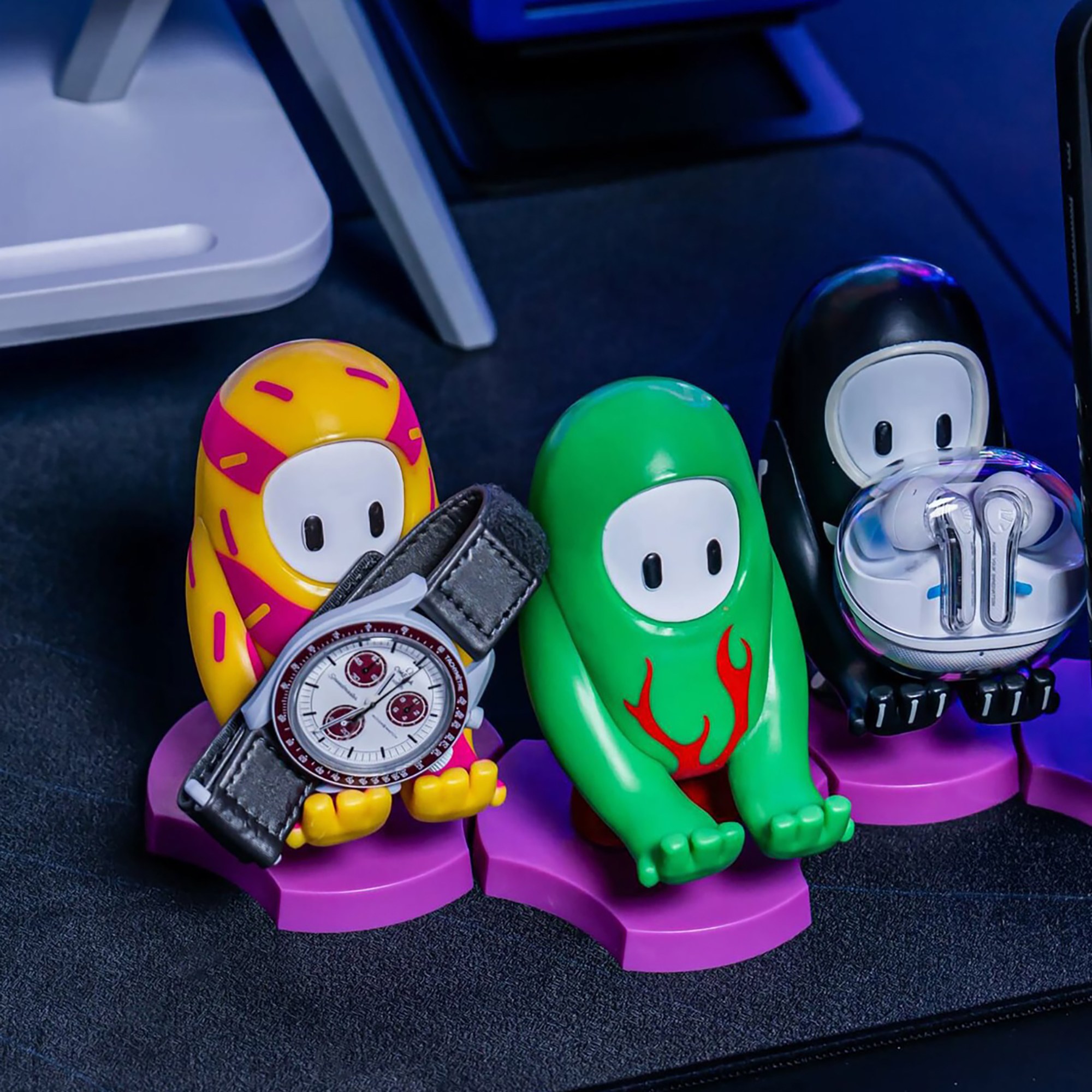 Holdems: Earbud/Phone Holder: Fall Guys - Skelly