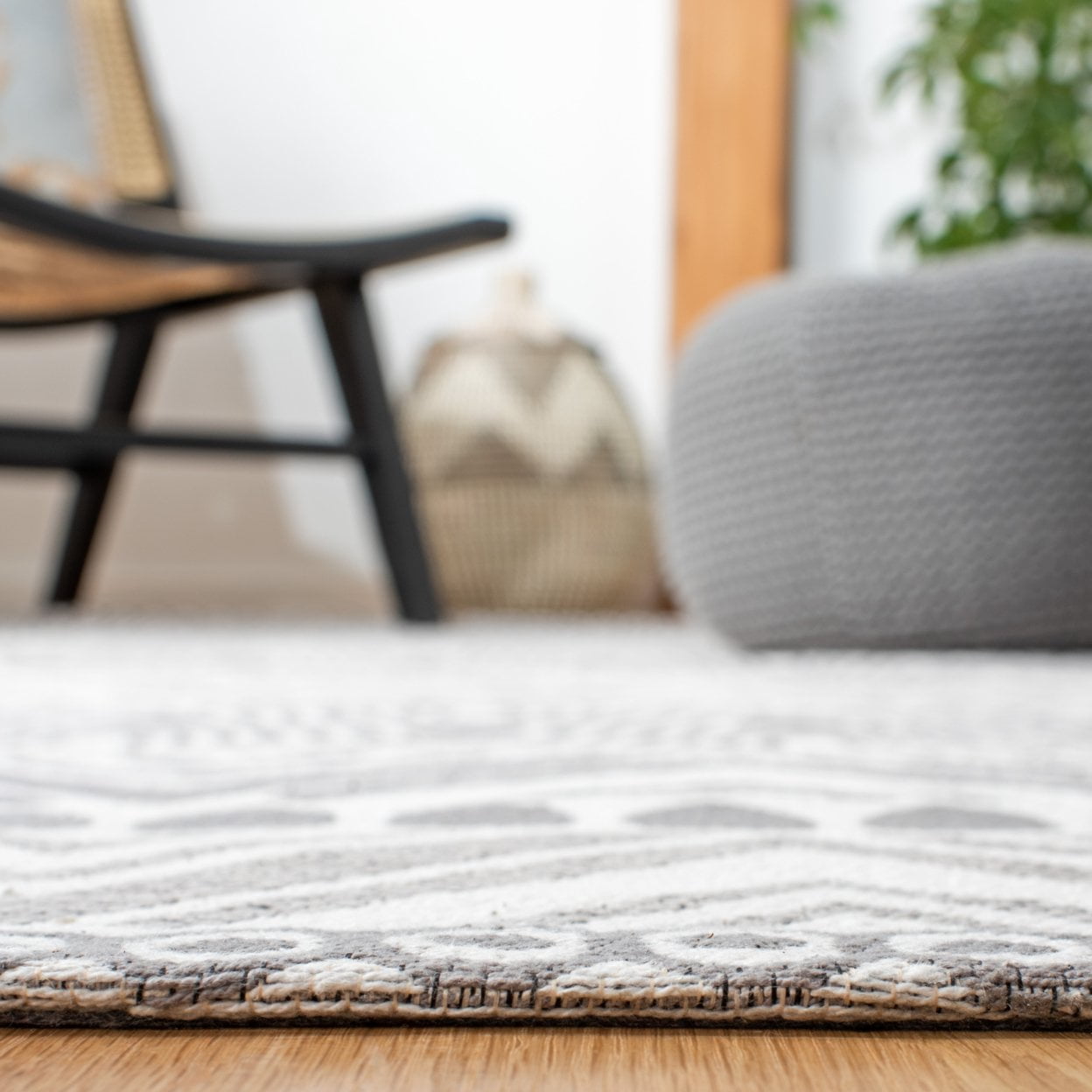 SAFAVIEH Marbella Handan Geometric Area Rug, Grey, 5' x 8'