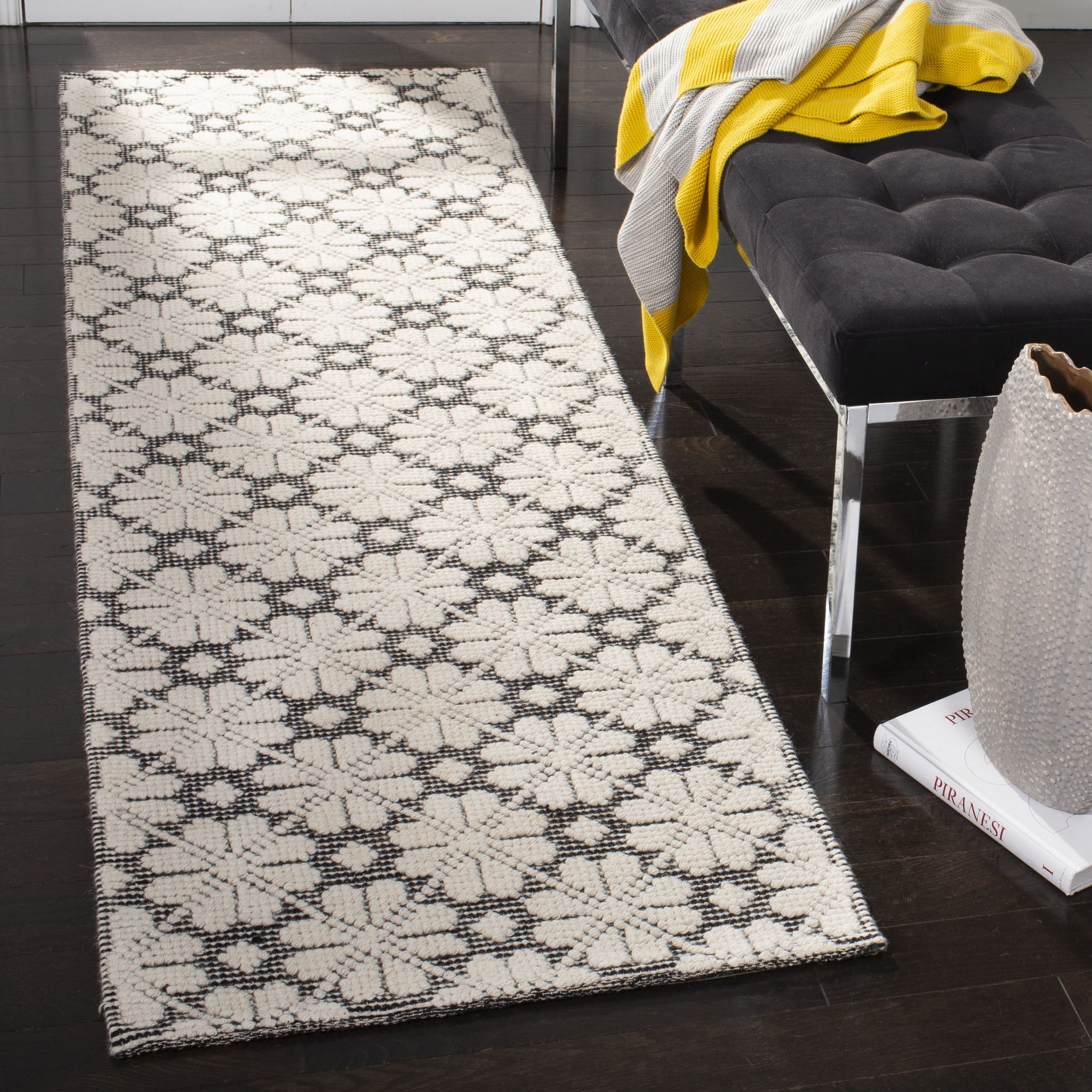 SAFAVIEH Martha Stewart Vermont Floral Runner Rug, Ivory/Black, 2'3" x 8'