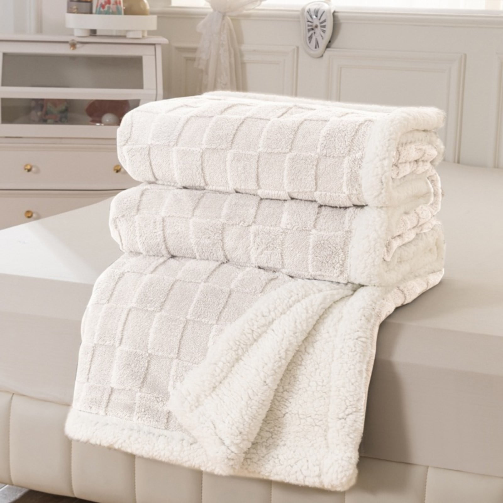 Winty Throw Blanket for Couch Sofa,Bed Blankets for Bed,Super Soft and Warm Throw Blanket for Couch, Sofa and Bed Cozy, Fuzzy and Lightweight,100*150Cm