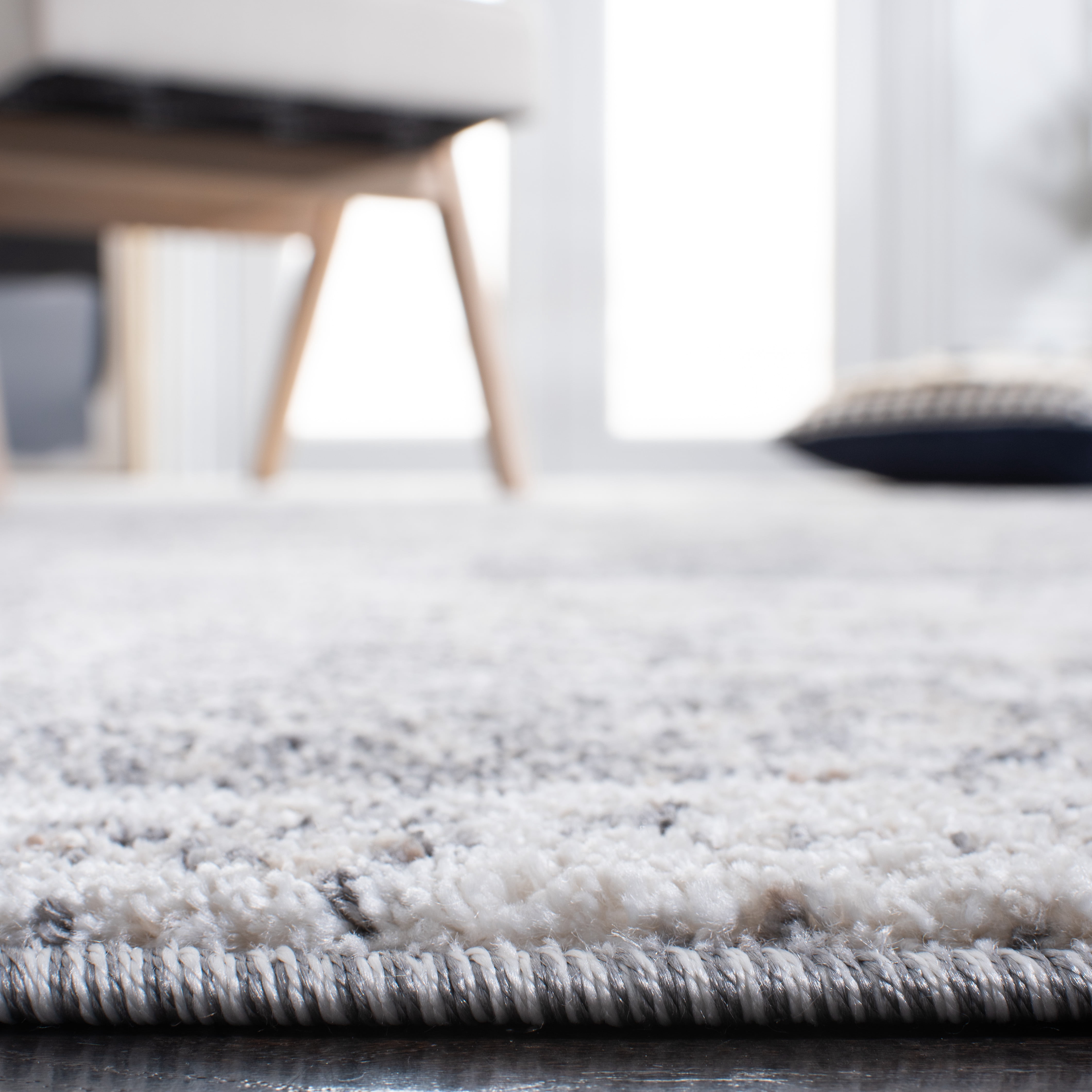 SAFAVIEH Aston Mackenzie Abstract Area Rug, Gray/Ivory, 4' x 6'