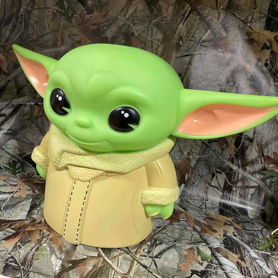 Details about   The Mandalorian Shaped Bank Tin with Baby Yoda 9.5 Inches 