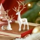 thumbnail image 5 of Adornos navideños de ciervos, juego de 2 piezas. Esculturas de renos de resina en dorado, negro y blanco para decoración navideña del hogar. Elegantes exhibic NCHKUN, 5 of 9