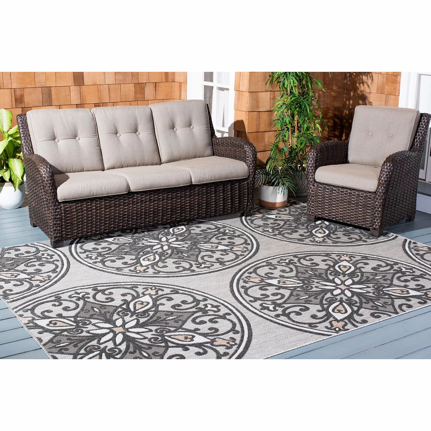 Safavieh Bahama 8' x 10' Outdoor Rug Collection - Victoria