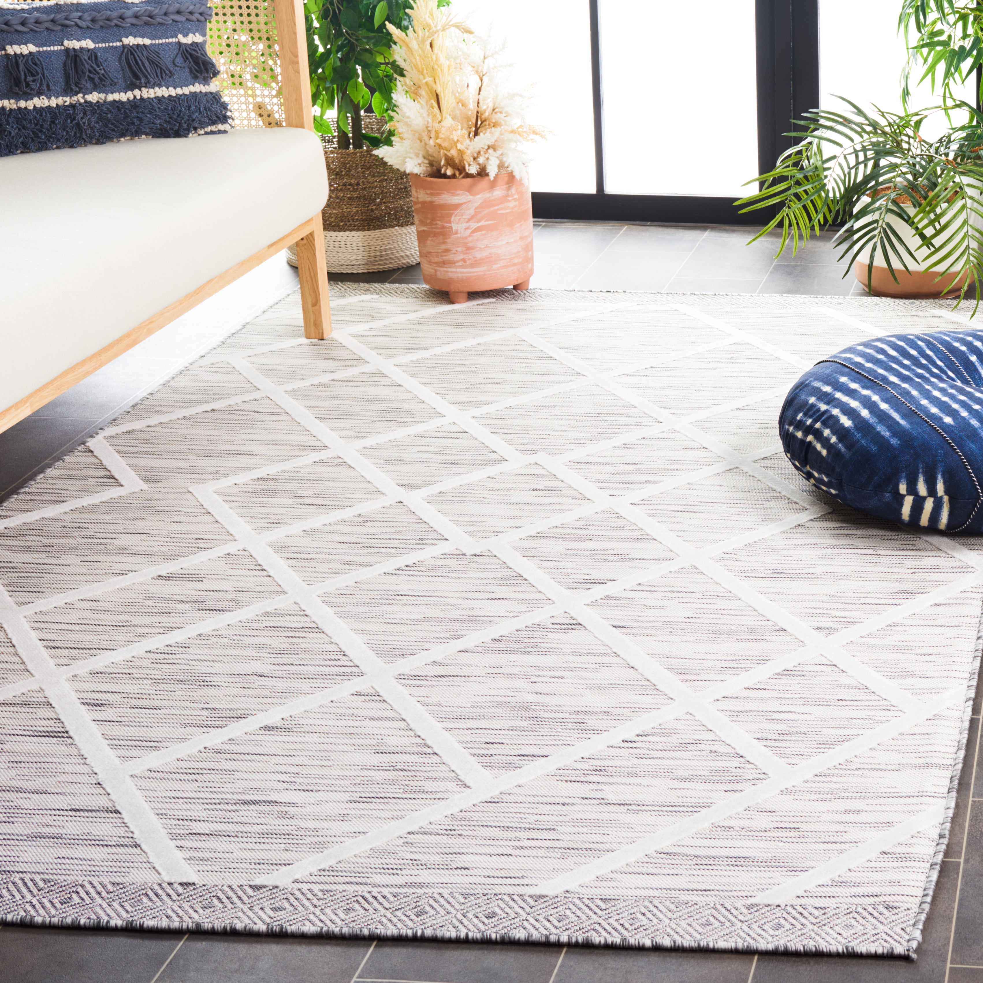SAFAVIEH Cabana Dusko Diamond Indoor/Outdoor Area Rug, Ivory/Grey, 5'1" x 7'6"