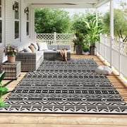 Outsunny Outdoor Patio Rug, Large Camping Carpet with Carrying Bag, 9' x 18' Waterproof Plastic Straw, Reversible, Black & White Geometric Wall