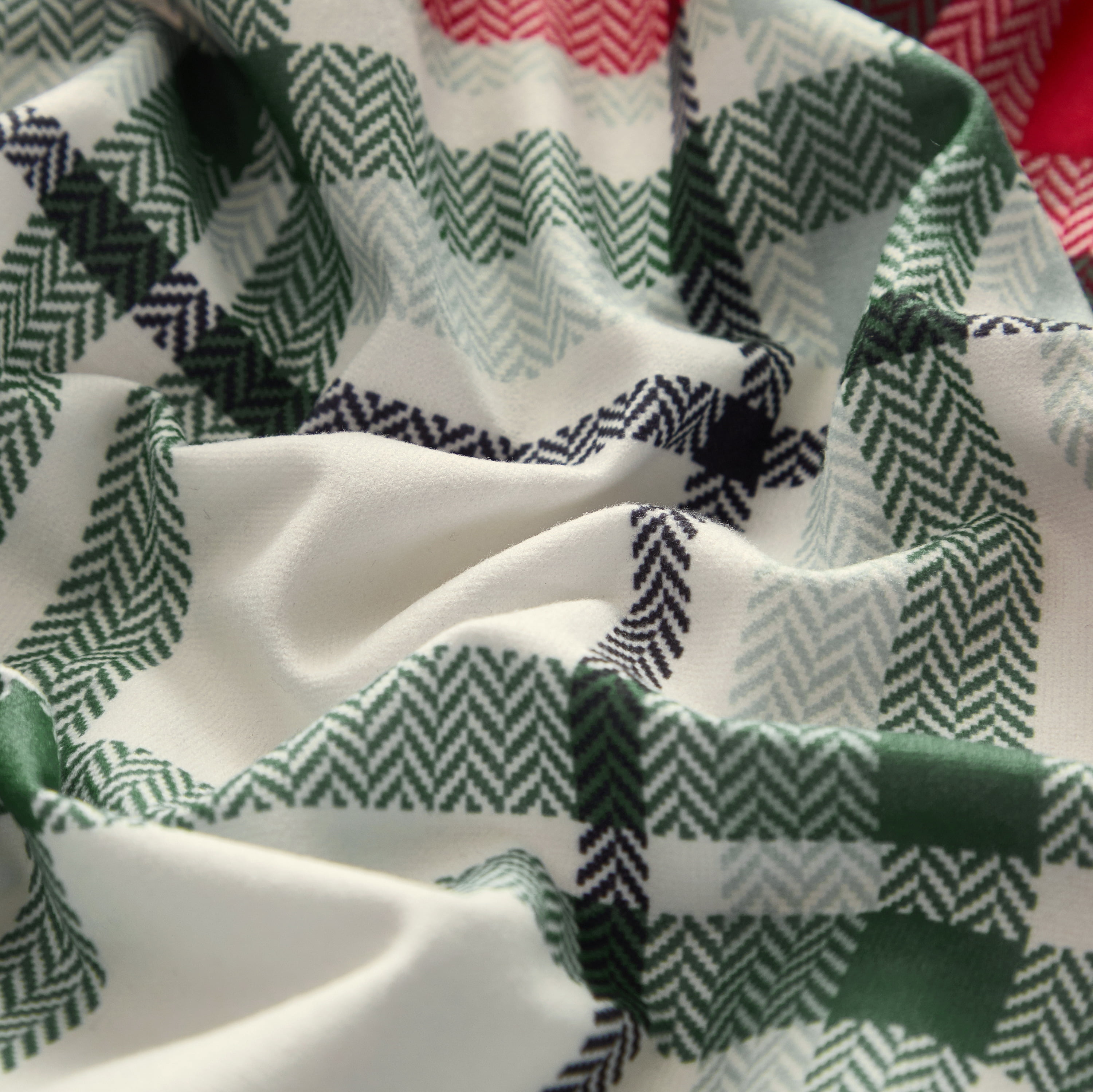 Mainstays 3 Piece Red Green Plaid Comforter Bedding Set, Twin