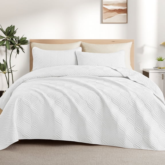 Whale Flotilla King Size Quilt Set, Soft Ultrasonic 96x104 Inch Bedding Set, Lightweight Bedspread Coverlet with Vintage Pattern, Reversible Bed Cover for All Seasons,White