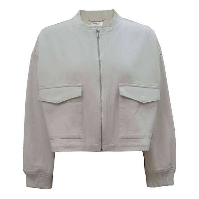 chamarra george para mujer, con cierre, cuello redondo, corta, elástico en cintura parte trasera beige talla m: vista frontal centrada de chamarra corta beige con cierre metálico central y cuello redondo, dos bolsillos con solapa en el frente, puños y cuello de canalé, corte boxy y dobladillo recto; tejido de punto liso visible y ajuste relajado; a menudo usada como capa ligera para viajes.