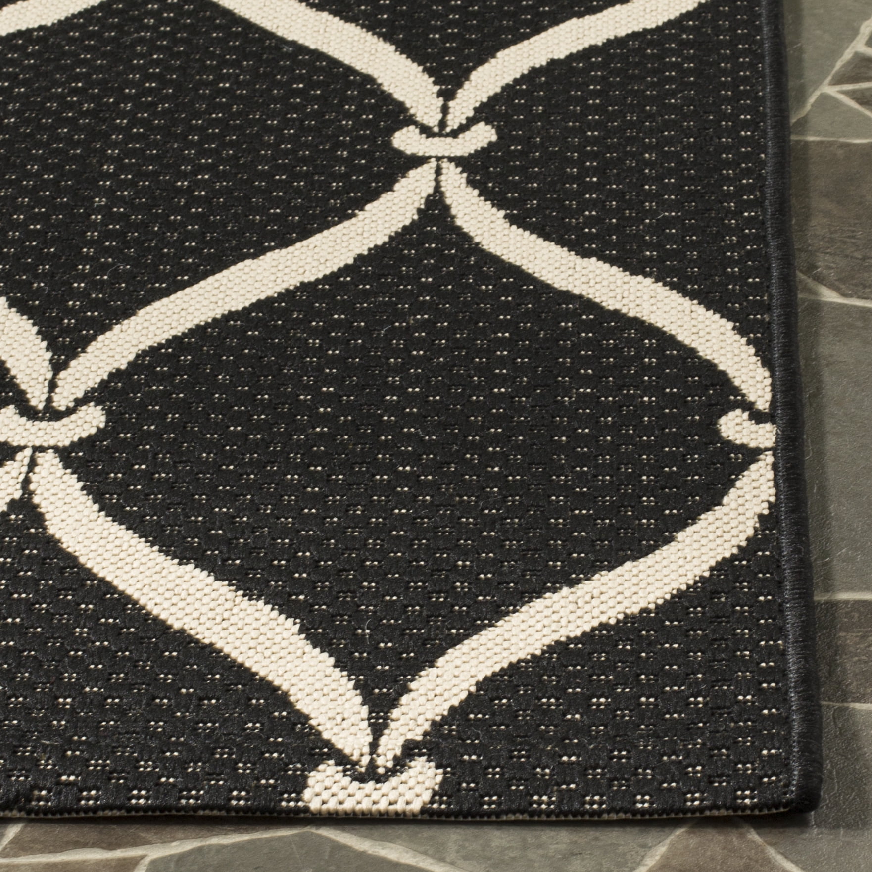 SAFAVIEH Courtyard Linnet Geometric Indoor/Outdoor Area Rug, Black/Beige, 5'3" x 7'7"