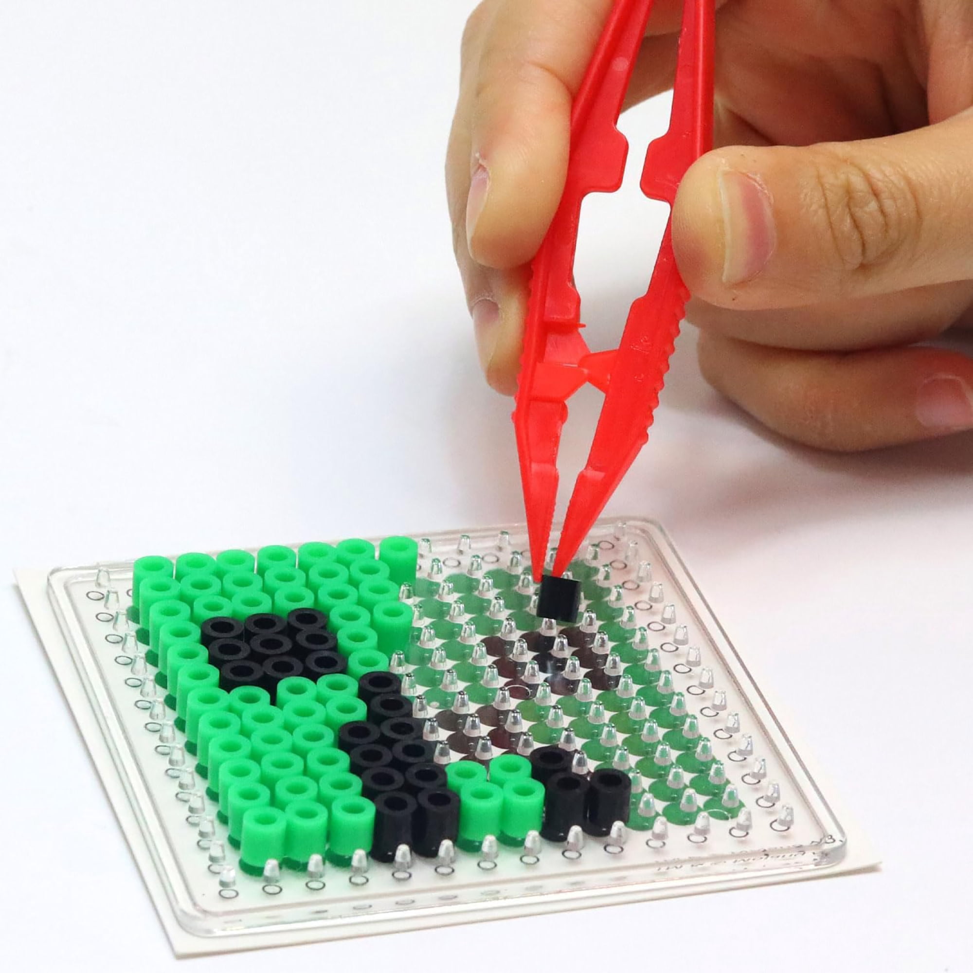 Tara Toy: Deluxe Pixel Art - Minecraft - 810pc DIY Bead Craft Kit, Design & Fuse, Make Character Magnets & Stickers, Play Scene, Guide Booklet, Kid 6+