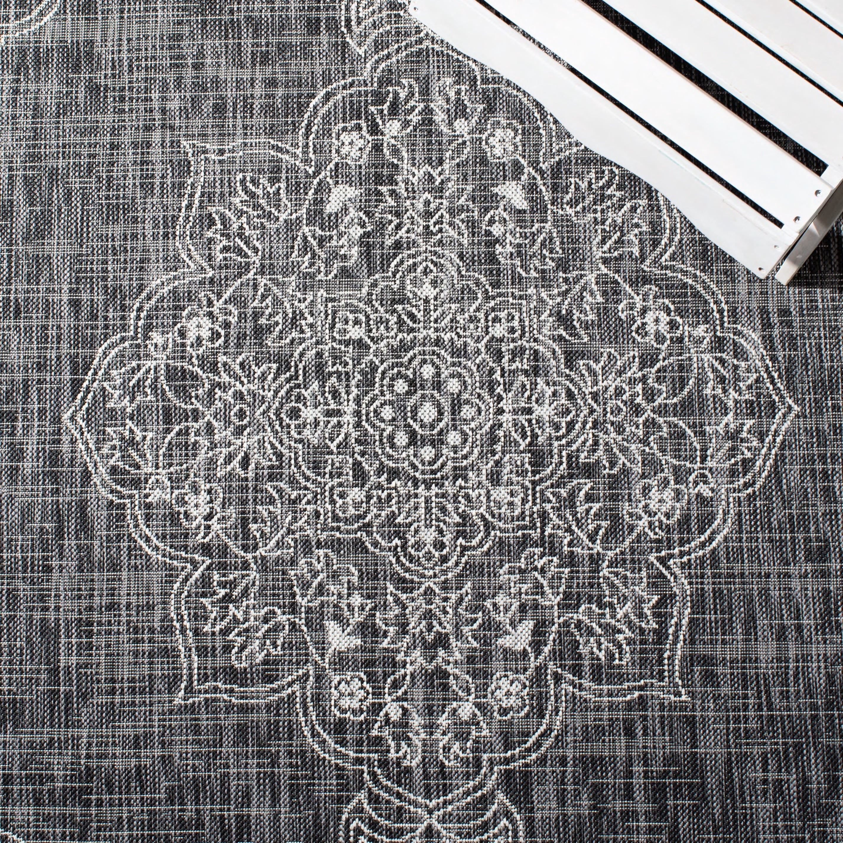SAFAVIEH Courtyard Lynna Medallion Indoor/Outdoor Area Rug, Black/Grey, 9' x 12'