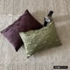 thumbnail image 5 of Funda de almohada lumbar color ciruela, con pliegues en color liso, 30 x 45 cm (12 x 18 pulgadas), rectangular de seda, moderna, a rayas color ciruela., 5 of 8