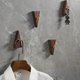 thumbnail image 3 of 2 uds. Gancho para colgar ropa y sombreros en la pared de madera maciza de nogal negro, gancho para ropa y sombreros de baño, gancho de pared decorativo, gancho para toallas, 3 of 5