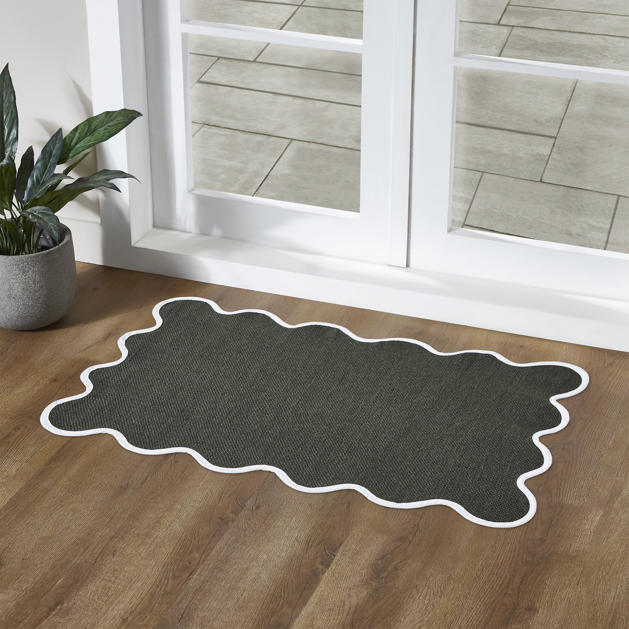 My Texas House Green Scallop Indoor/Outdoor Layering Rug, 24" x 38"