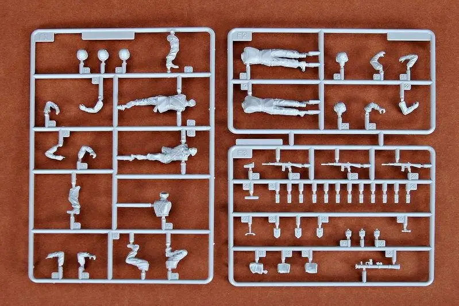 Trumpeter 00326 1/35 JGSDF Command post Car Type 82 Plastic Model Kit
