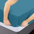 thumbnail image 3 of Sábana ajustable Utopia Bedding Queen Deep Pocket de microfibra, 3 of 6