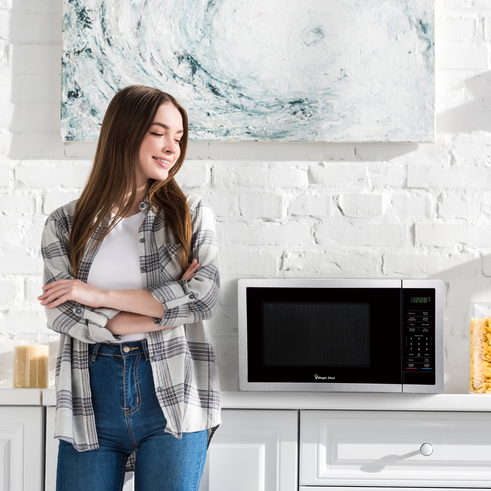 Magic Chef Home Countertop Microwave Oven, 700 Watts, Small Space