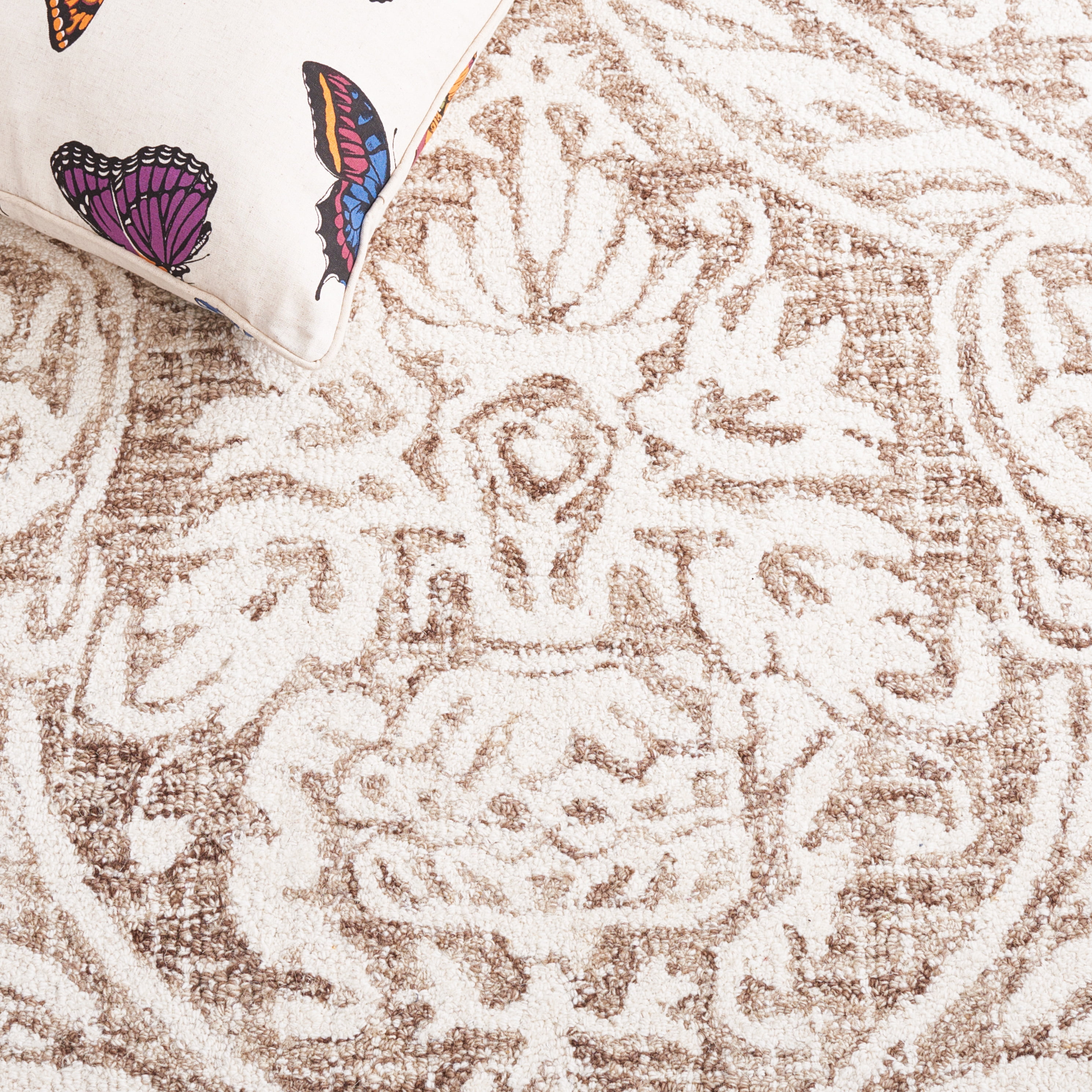 SAFAVIEH Abstract Constantine Damask Wool Area Rug, Ivory/Beige, 6' x 6' Square