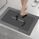 thumbnail image 1 of ¡Rebaja! Alfombra de baño Fanshiluo, súper absorbente, de secado rápido, con reverso de goma antideslizante, lavable, ideal para ducha frente a la bañera (40,6 x 61 cm), 1 of 8