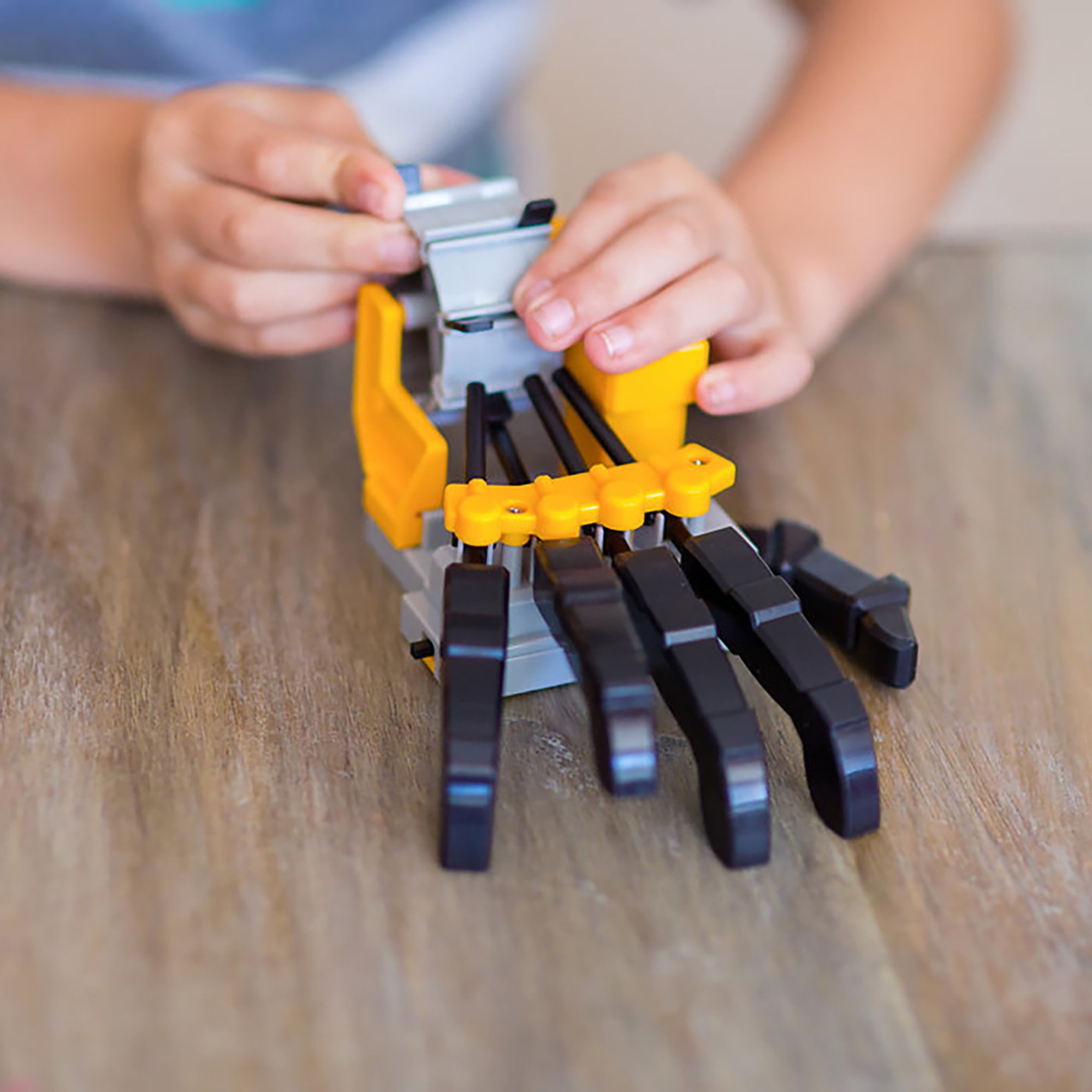 4M: KidzRobotix - Motorized Robot Hand - DIY Building Science Kit, Programmable Drum, Lever-Based Fingers, Precision Gear System, STEM Toy, Kids 8+