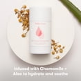 thumbnail image 4 of Stick de Masaje Frida Mom Leche Fluida Manzanilla y Aloe 60ml, 4 of 6