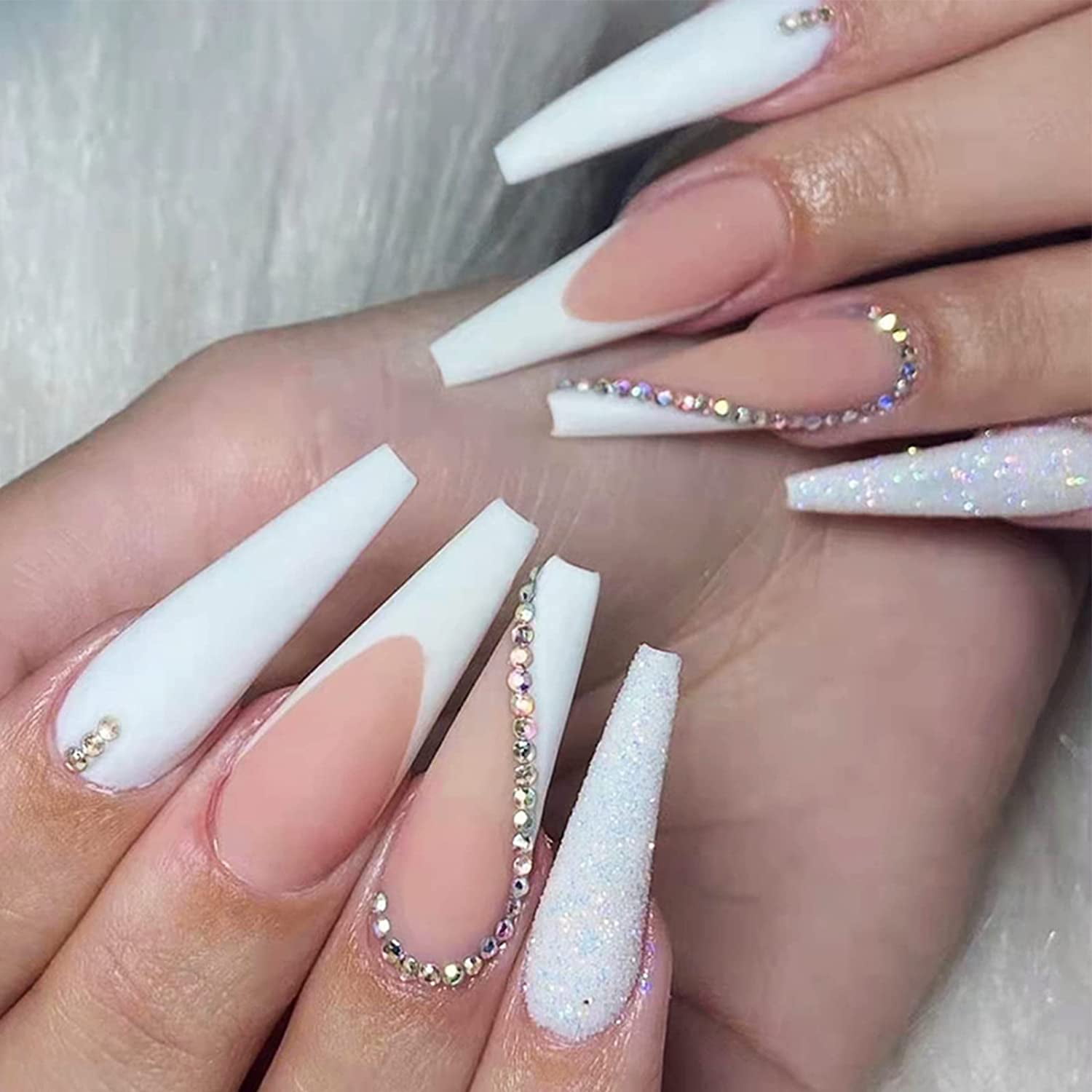 V French Tips – Nail Queen Pakistan