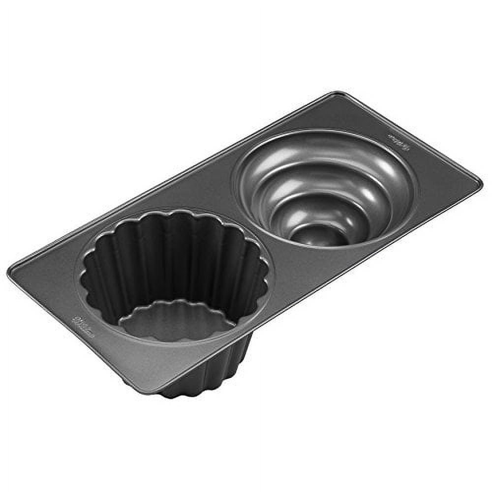 Wilton 3D Giant Cupcake pan & a Giant Butterfly Caramel et Sel cupcake