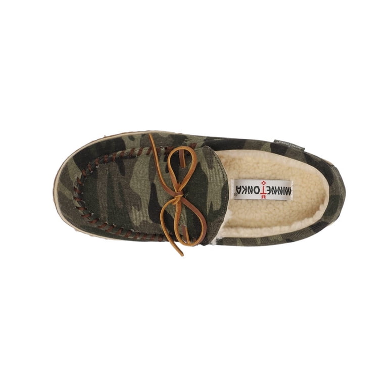 Minnetonka Mens TOMM Moccasin, Green Camo Print, Size 9  display picture 1