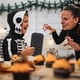 thumbnail image 5 of Molde de pastel de calabaza de Halloween, molde de silicona para galletas, molde de chocolate con calavera de caramelo, 5 of 6