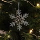 thumbnail image 5 of Adorno navideño de copo de nieve de acrílico transparente | Colgante con purpurina para árbol y decoración del hogar | Disponible en 3 tamaños (10,9 cm, 15,8 cm y 18,2 cm) | Incluye 1 adorno, 5 of 6
